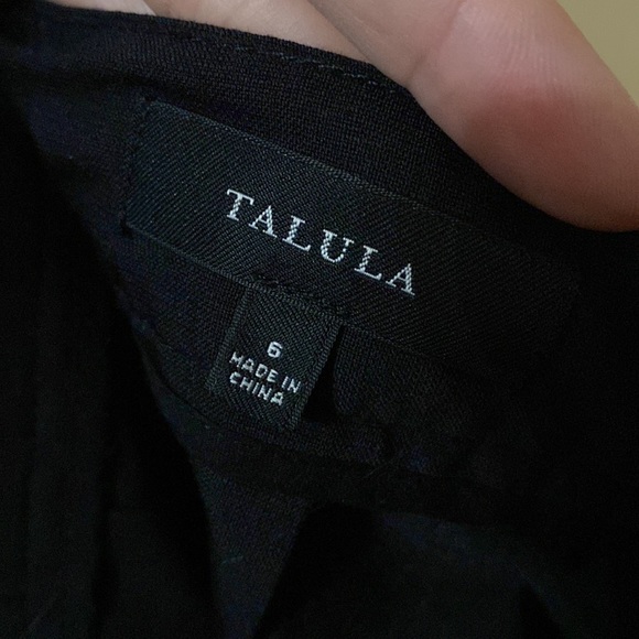 ⭐️ Host Pick ⭐️ Cute Aritzia Talula Black Pleated Skirt Size 6 - Picture 7 of 8